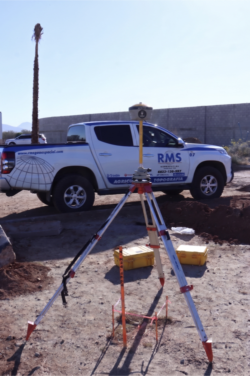 Capacitación profesional de sistemas GNSS RTK por instructores certificados de RMS Geoespacial en México